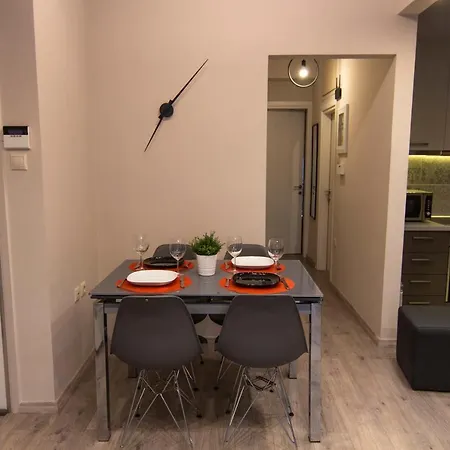 Luxury Apartment 10' From The Center!-3